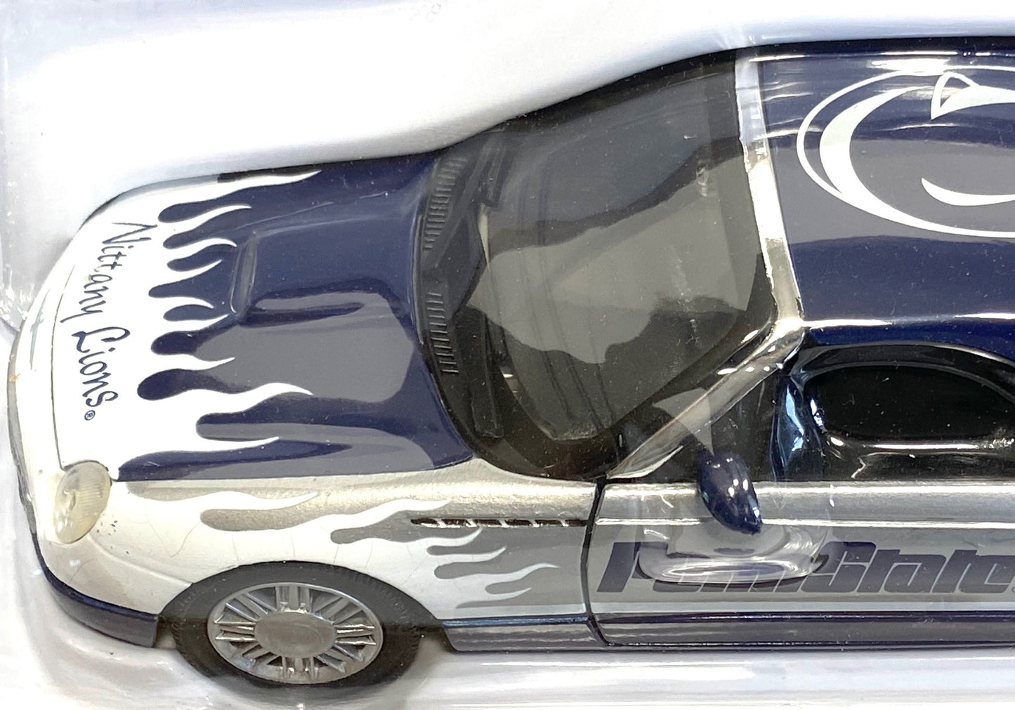 Penn State Nittany Lions Vintage 2002 NCAA 1:24 Ford Thunderbird by White Rose Collectibles