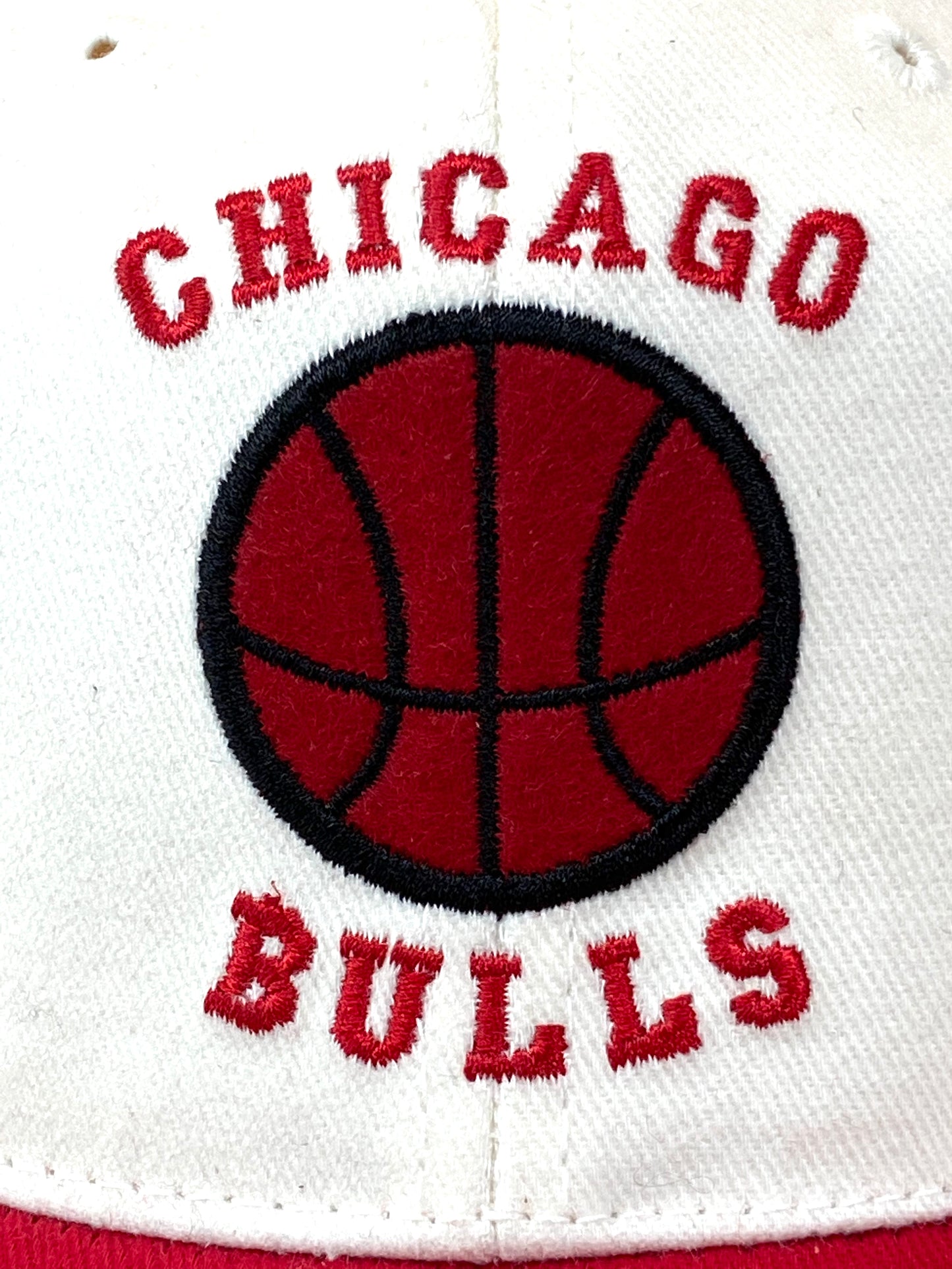 Chicago Bulls Vintage NBA White "Basketball" Cap by Annco