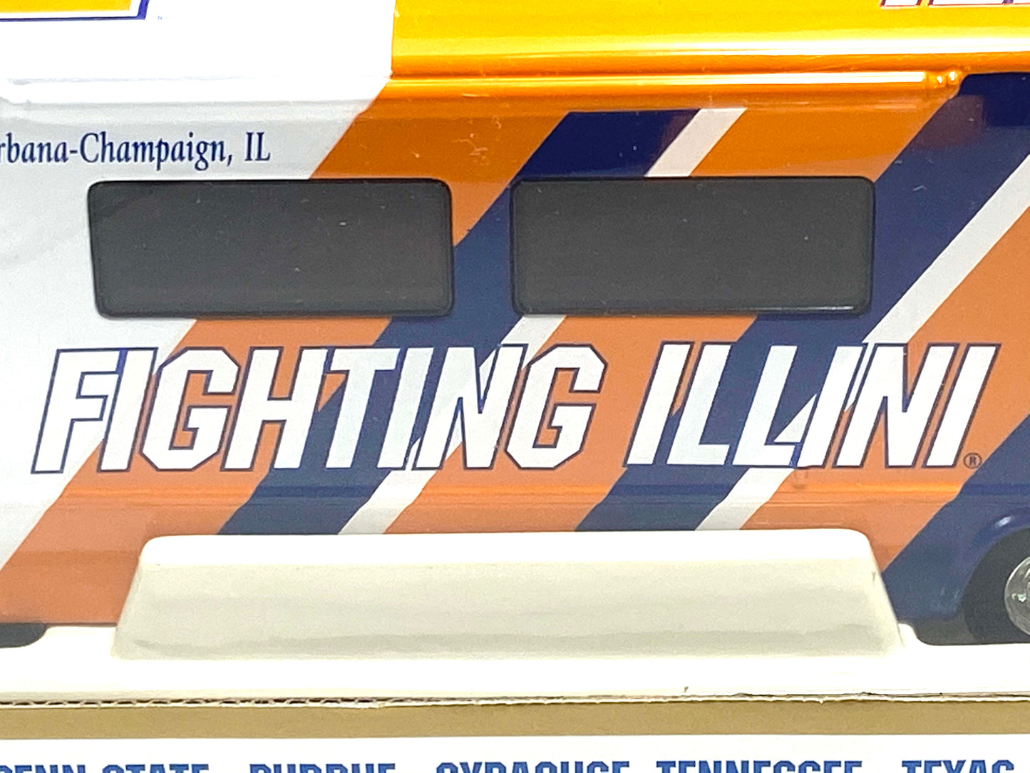 Illinois Fighting Illini Vintage 2001 NCAA 1:43 Winnebago NOS by White Rose Collectibles